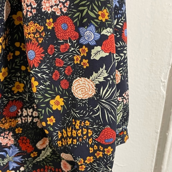 Skies Are Blue Floral Blouse - Picture 3 of 10